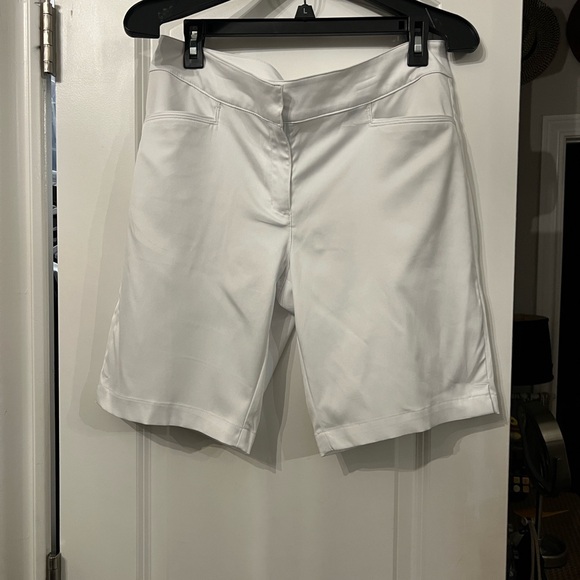PGA Tour Women's White Golf Shorts - Picture 1 of 5